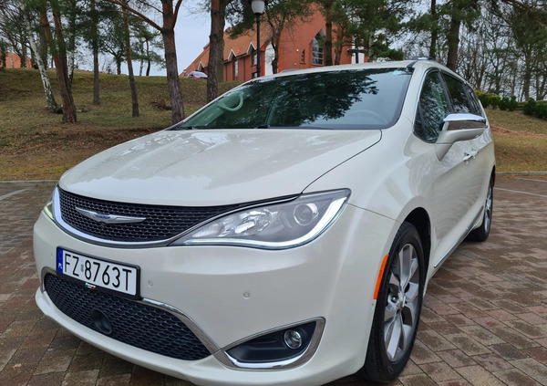 Chrysler Pacifica cena 119000 przebieg: 159000, rok produkcji 2017 z Góra małe 379